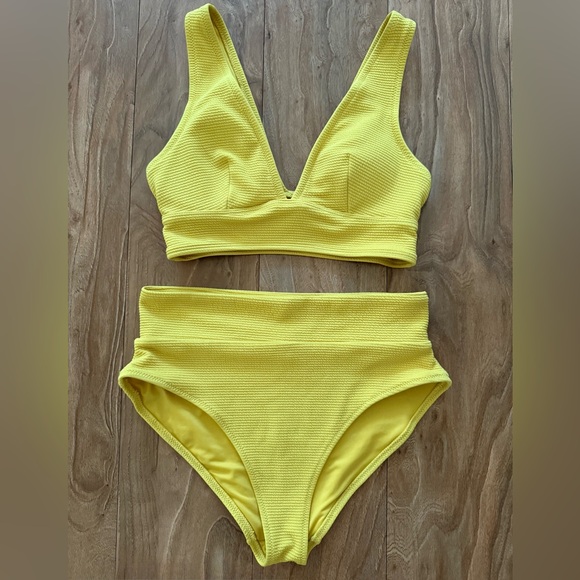 Old Navy textured yellow bikini set XS - Picture 1 of 4